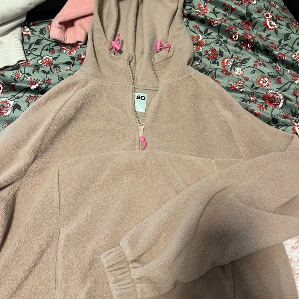 Kohl’s So brand cropped hoodie